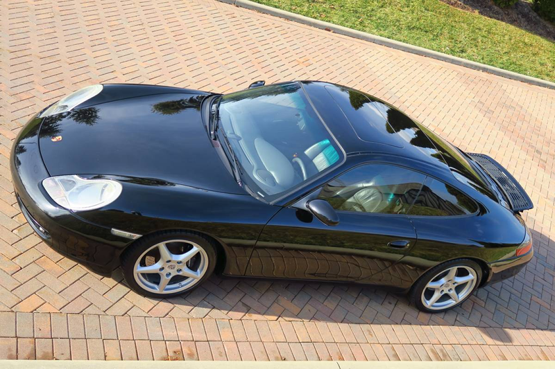 Illustration for article titled For $21,000, Could This 2000 Porsche 911 Have You Getting In On The Ground Floor?
